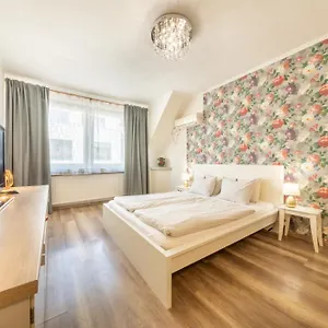 valentina-apartment-in-citycenter.inbudapesthotels.com/